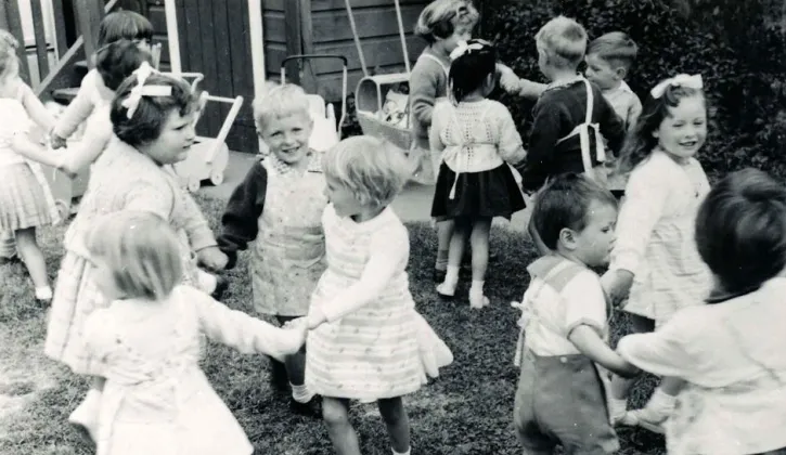 children playing creche