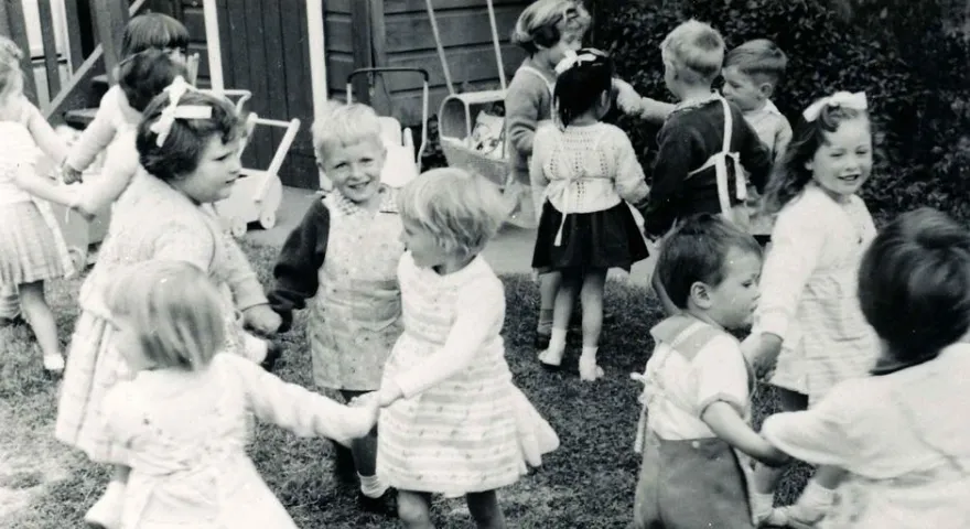 children playing creche