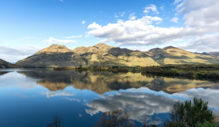 Lake Wānaka, Otago on a clear sunny day
