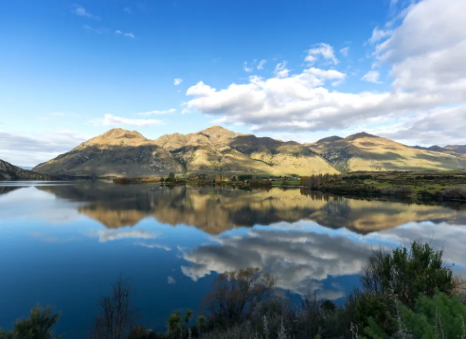 Lake Wānaka, Otago on a clear sunny day
